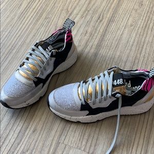 Sneakers with metallic detail